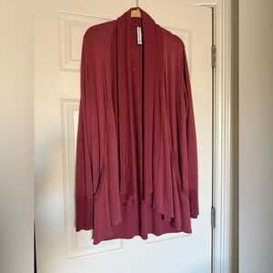 Athleta Pranayama Restore Wrap, size Medium.